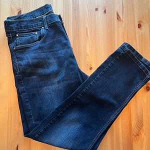 Wrangler Men's Stretch Tapered Leg Regular Fit Jean